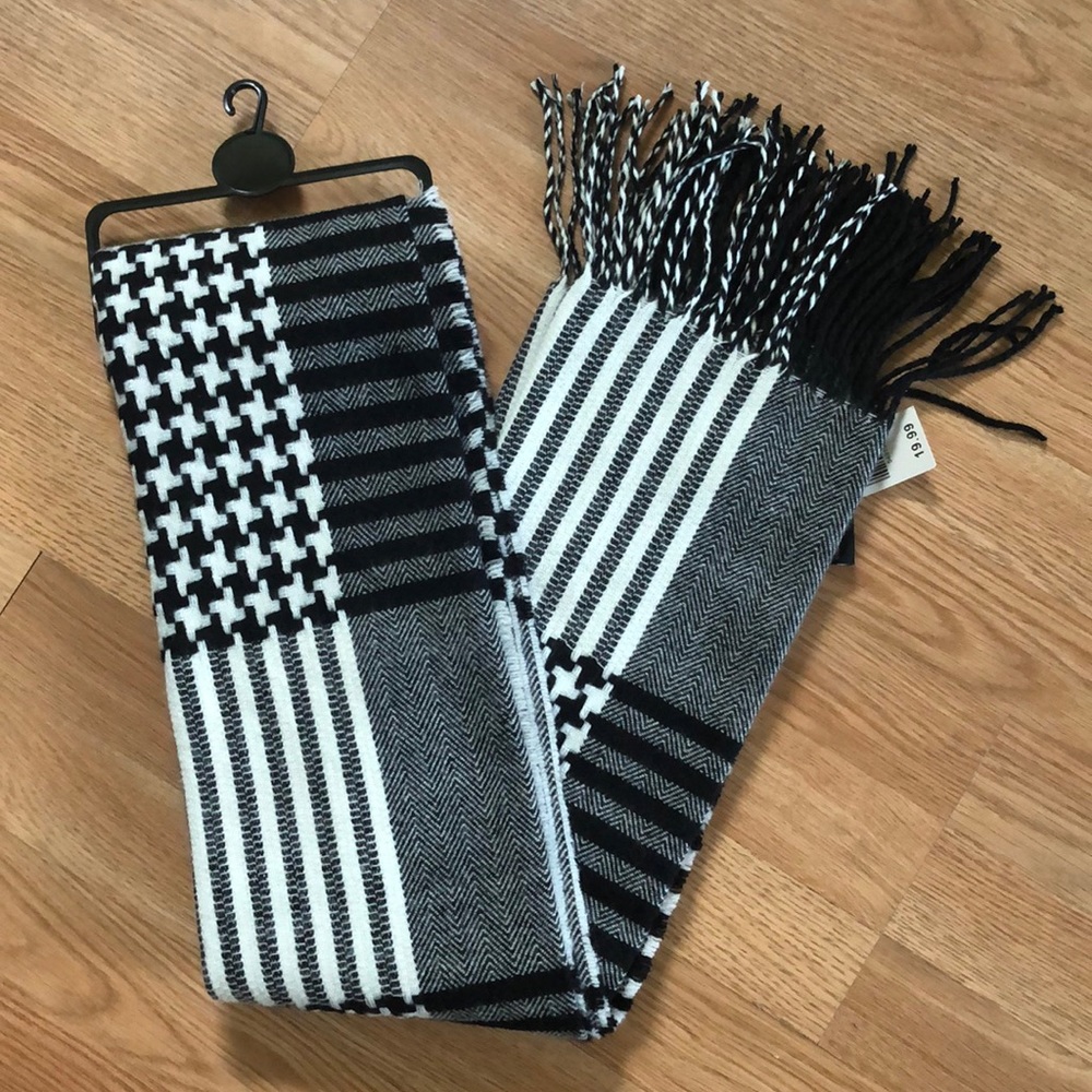 NWT black and white scarf